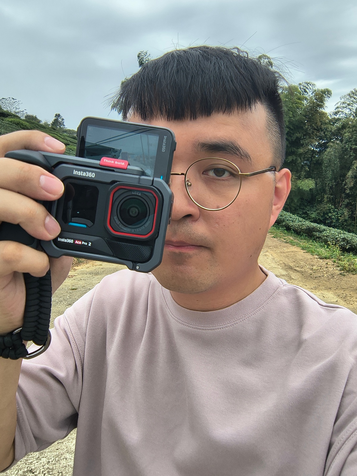 別再拿手機假裝街拍了:Insta360 Ace Pro 2 才是真正懂街頭的相機 1 別再拿手機假裝街拍了:Insta360 Ace Pro 2 才是真正懂街頭的相機