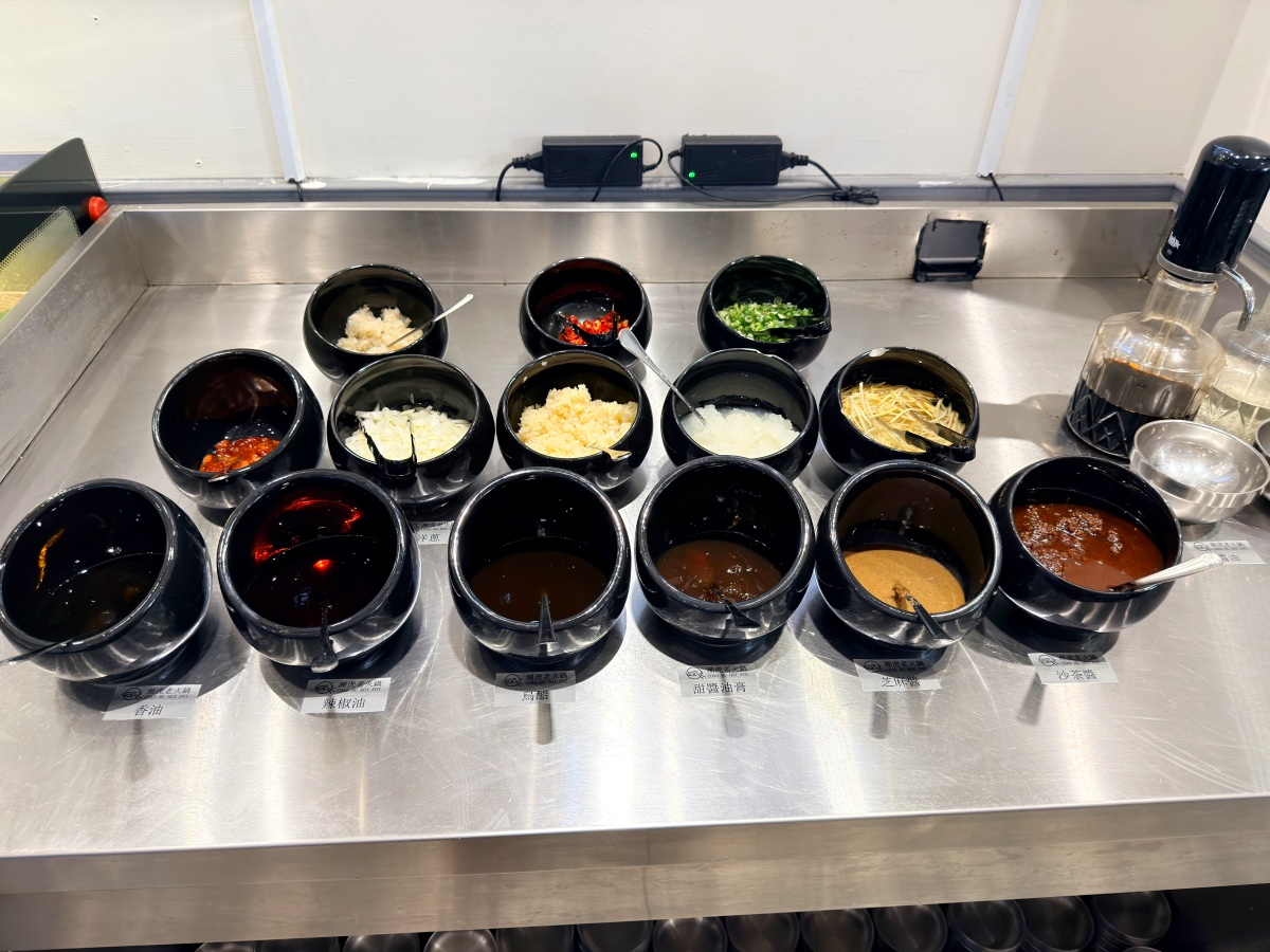 高雄潮虎老火鍋｜美術館商圈超人氣三湯底賓士鍋，全新升級吃到飽自助吧，肉控的天堂！