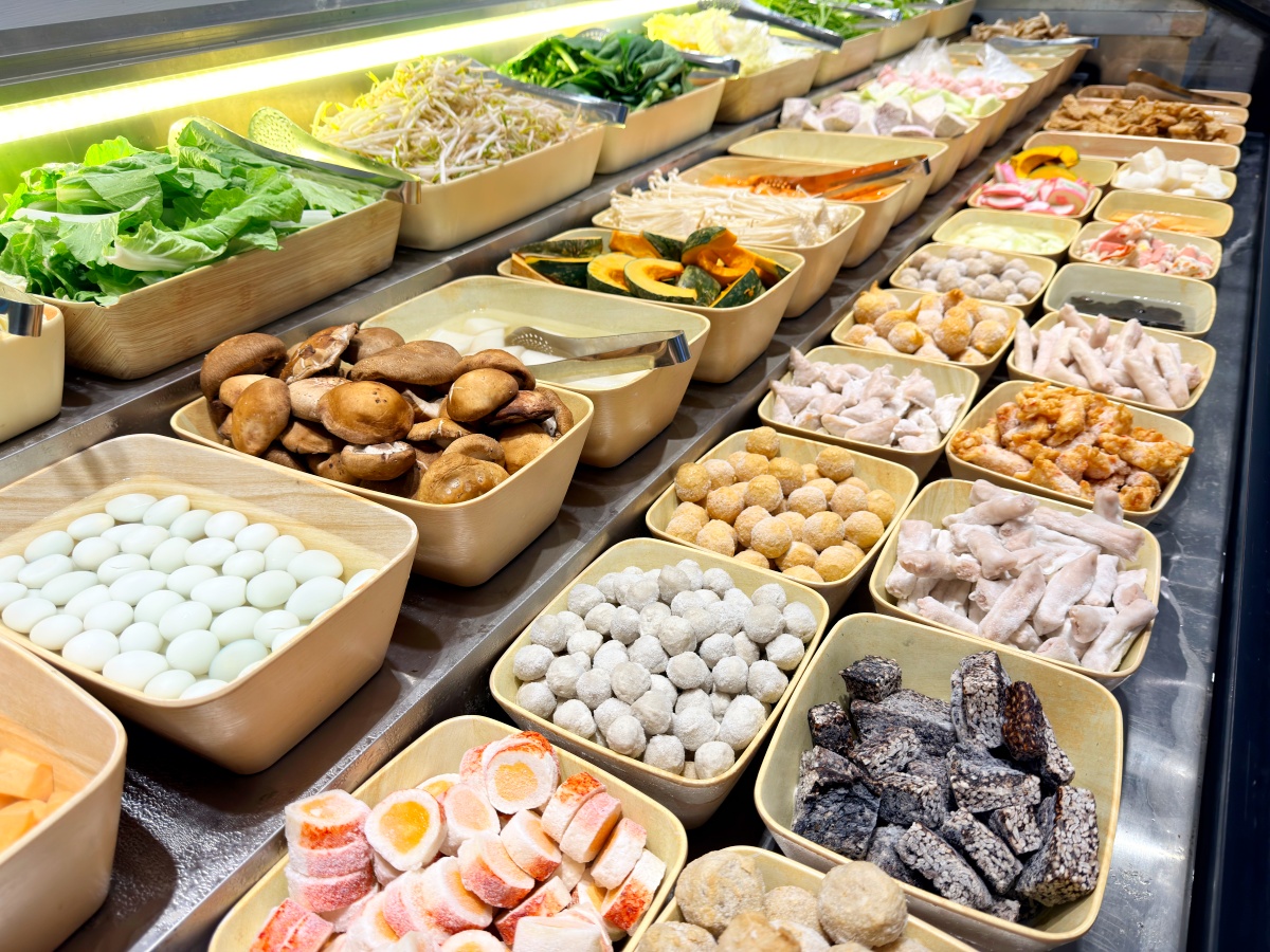 高雄潮虎老火鍋｜美術館商圈超人氣三湯底賓士鍋，全新升級吃到飽自助吧，肉控的天堂！