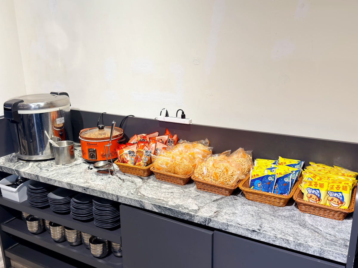 高雄潮虎老火鍋｜美術館商圈超人氣三湯底賓士鍋，全新升級吃到飽自助吧，肉控的天堂！