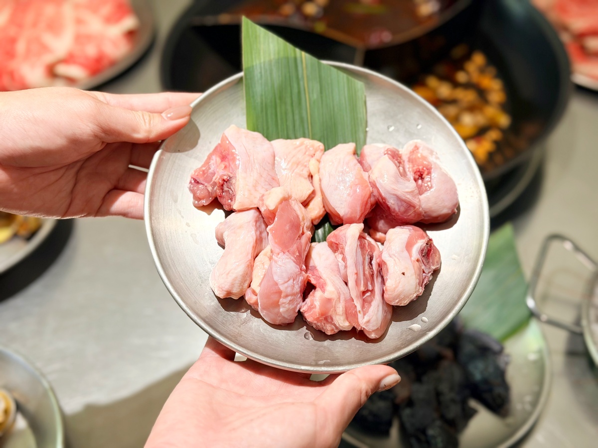 高雄潮虎老火鍋｜美術館商圈超人氣三湯底賓士鍋，全新升級吃到飽自助吧，肉控的天堂！