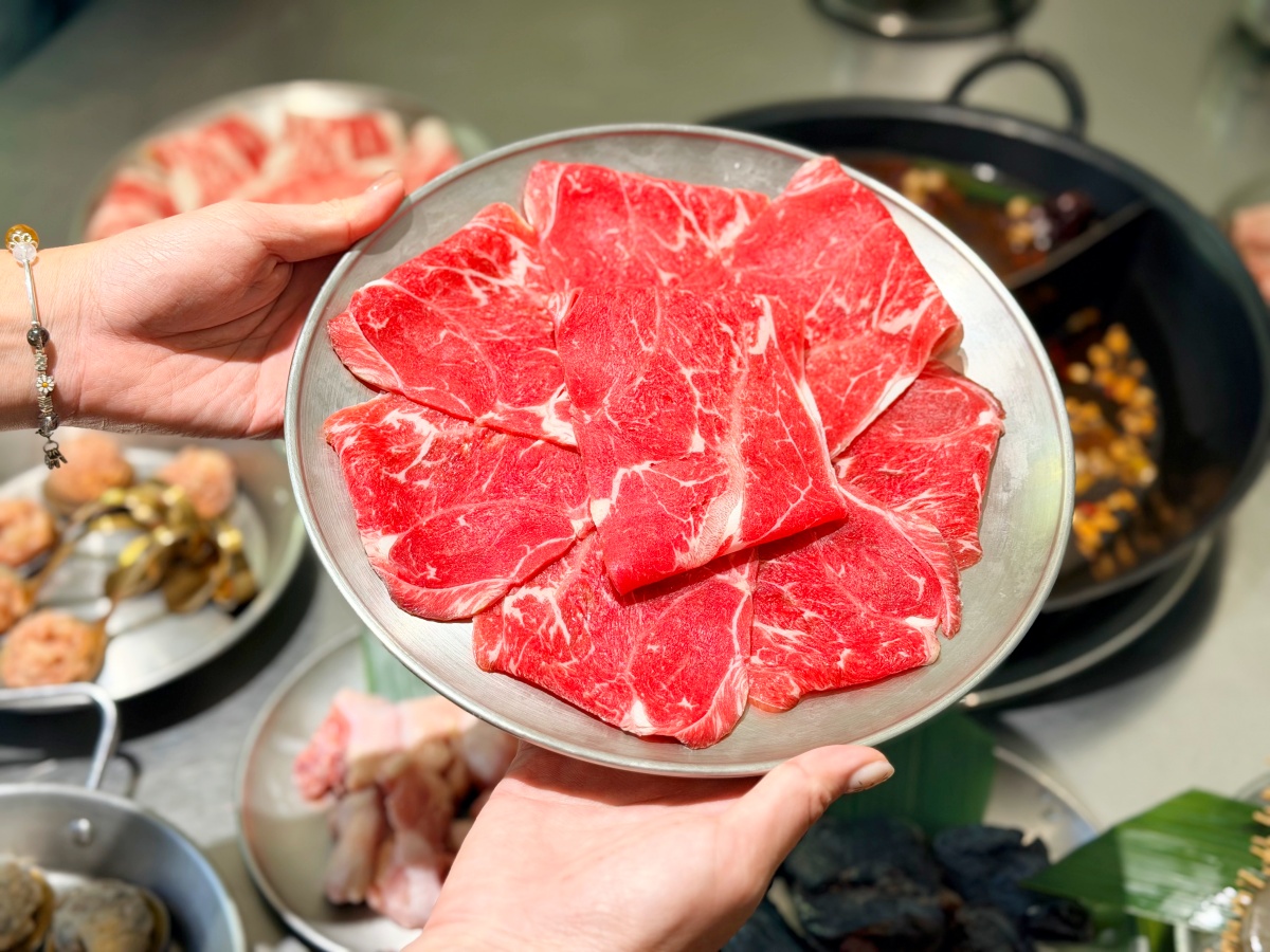 高雄潮虎老火鍋｜美術館商圈超人氣三湯底賓士鍋，全新升級吃到飽自助吧，肉控的天堂！