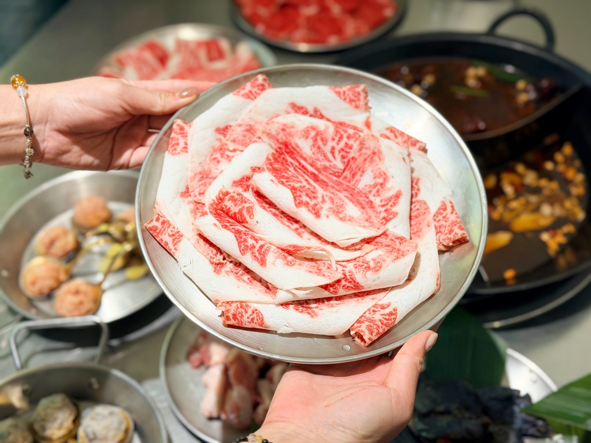 高雄潮虎老火鍋｜美術館商圈超人氣三湯底賓士鍋，全新升級吃到飽自助吧，肉控的天堂！