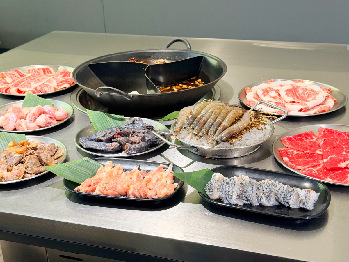 高雄潮虎老火鍋｜美術館商圈超人氣三湯底賓士鍋，全新升級吃到飽自助吧，肉控的天堂！