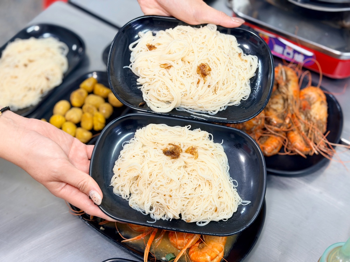 台南美食｜永康區王記薑母鴨：在地人默默在吃的一鍋，薑母蝦、檸檬蝦、胡椒蝦全都超強