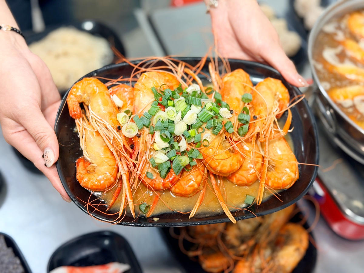 台南美食｜永康區王記薑母鴨：在地人默默在吃的一鍋，薑母蝦、檸檬蝦、胡椒蝦全都超強