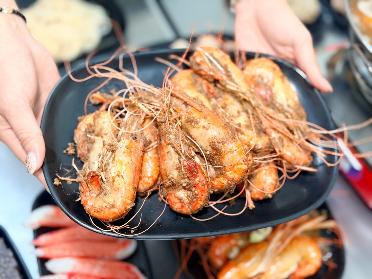 台南美食｜永康區王記薑母鴨：在地人默默在吃的一鍋，薑母蝦、檸檬蝦、胡椒蝦全都超強