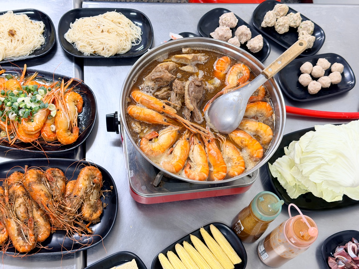 台南美食｜永康區王記薑母鴨：在地人默默在吃的一鍋，薑母蝦、檸檬蝦、胡椒蝦全都超強