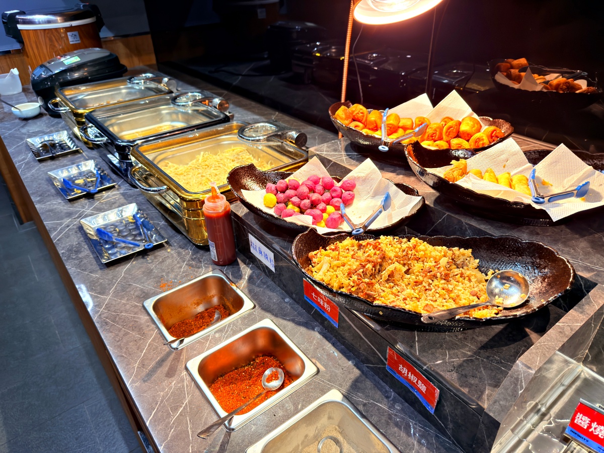 台南燒肉吃到飽推薦｜一底夯 499 元火鍋燒肉一次滿足，CP 值超高