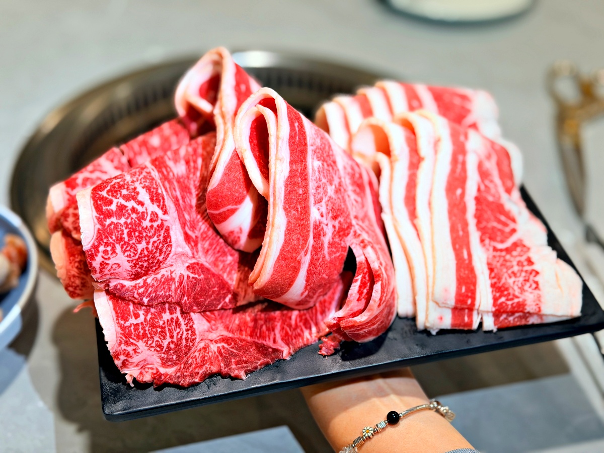 台南燒肉吃到飽推薦｜一底夯 499 元火鍋燒肉一次滿足，CP 值超高