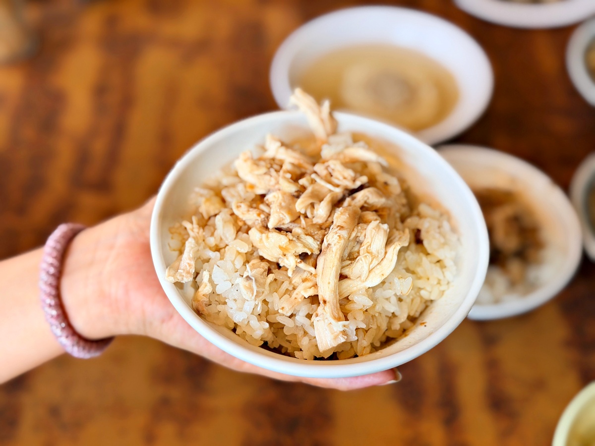 【雲林北港美食｜廟邊假魚肚】朝天宮旁的老味道，從吃不起魚肚到成為北港最經典的湯飯