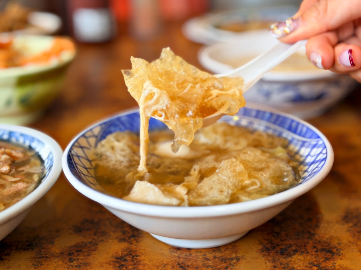 【雲林北港美食｜廟邊假魚肚】朝天宮旁的老味道，從吃不起魚肚到成為北港最經典的湯飯