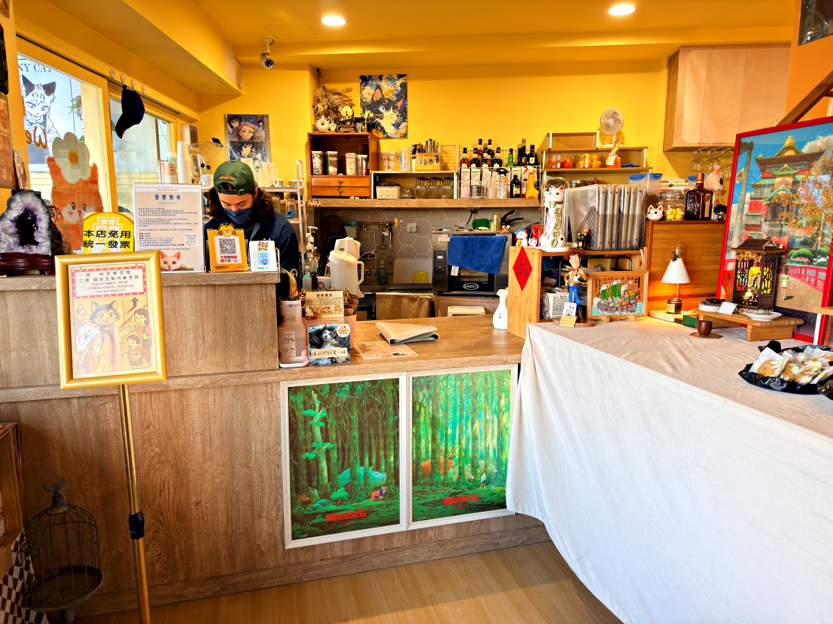 《雲林虎尾有一間真的在救貓的咖啡廳:日光下的貓。一樓寵物友善,二樓全是被救回來的浪貓,感動到差點哭。》 2 《雲林虎尾有一間真的在救貓的咖啡廳:日光下的貓。一樓寵物友善,二樓全是被救回來的浪貓,感動到差點哭。》