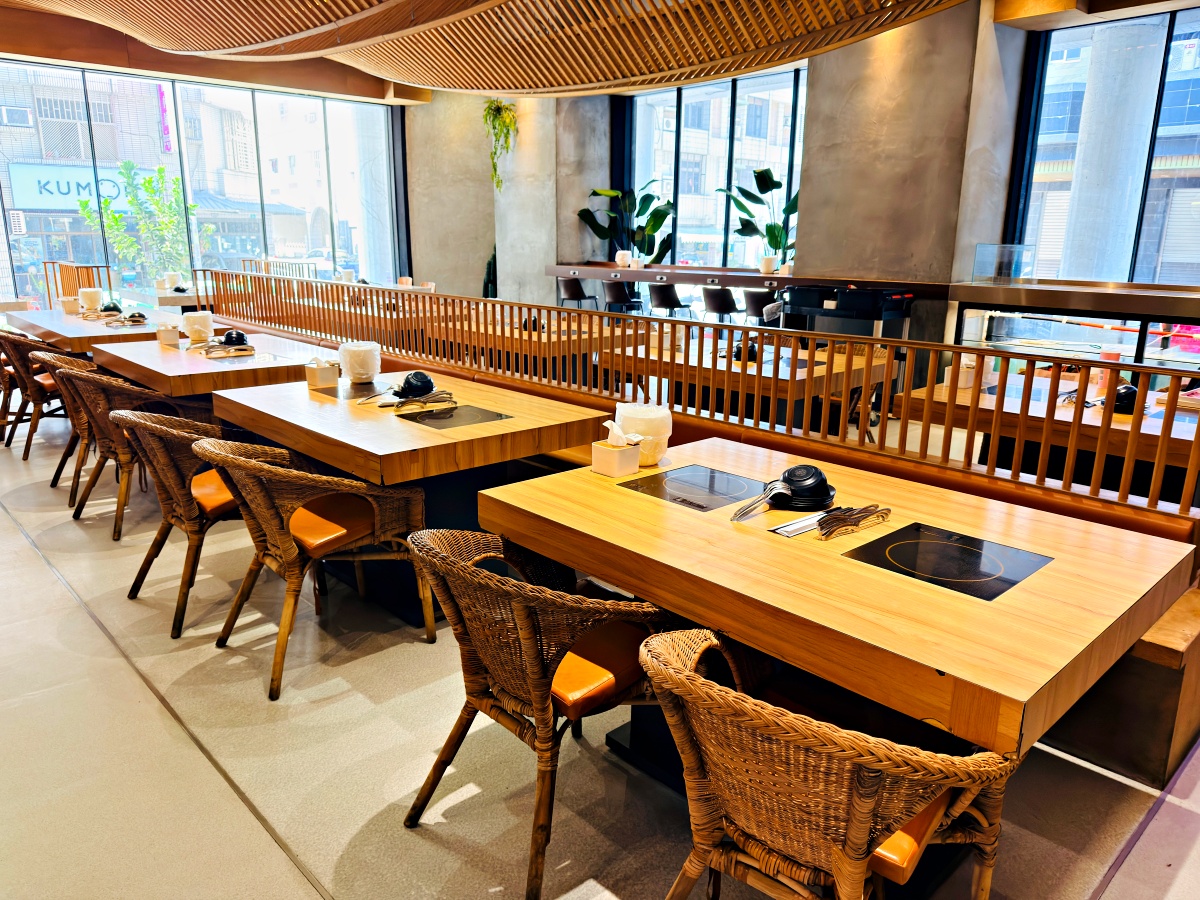 【台南花花世界鍋物 東區總店】活體海鮮 × 蒸海鮮籠 × 紅蟳米糕,台南最有儀式感的火鍋就在這 2 【台南花花世界鍋物 東區總店】活體海鮮 × 蒸海鮮籠 × 紅蟳米糕,台南最有儀式感的火鍋就在這