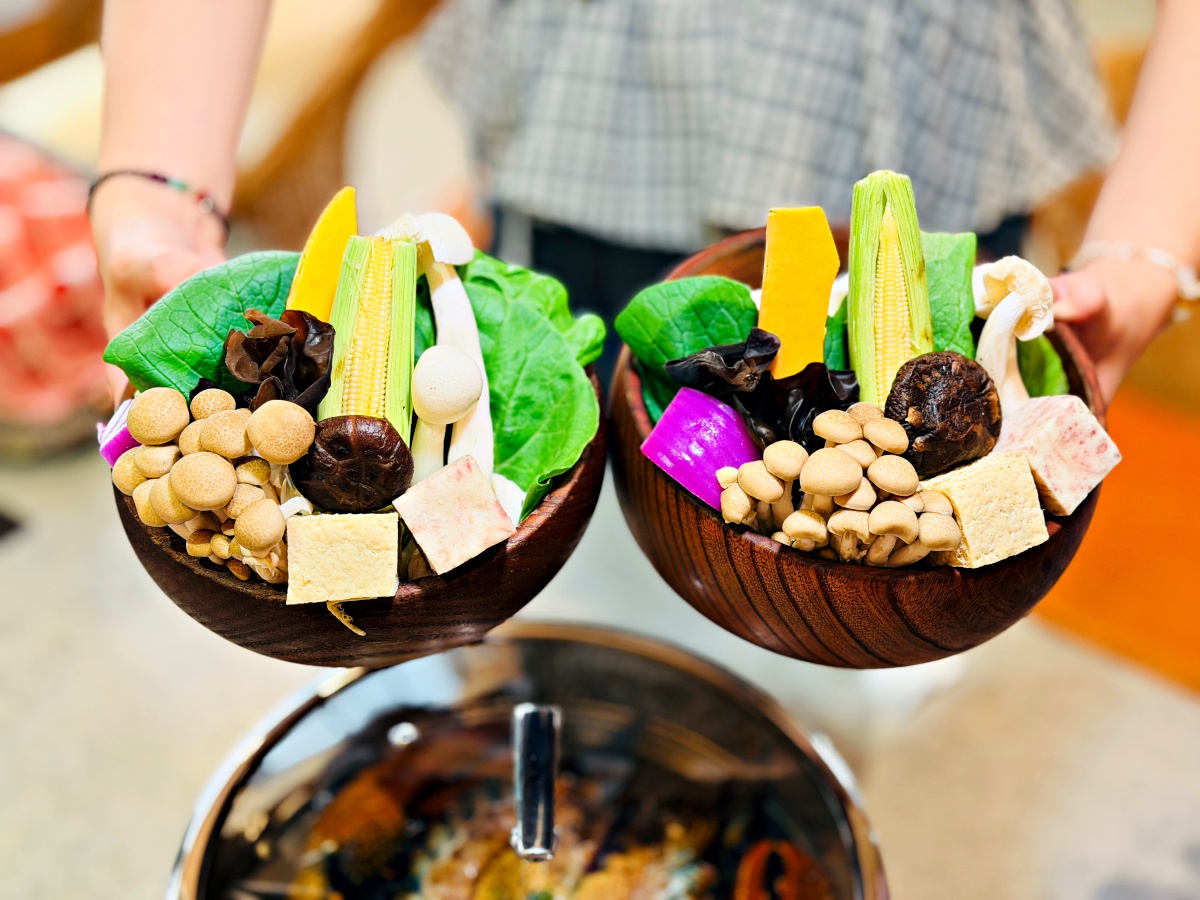 【台南花花世界鍋物 東區總店】活體海鮮 × 蒸海鮮籠 × 紅蟳米糕,台南最有儀式感的火鍋就在這 19 【台南花花世界鍋物 東區總店】活體海鮮 × 蒸海鮮籠 × 紅蟳米糕,台南最有儀式感的火鍋就在這