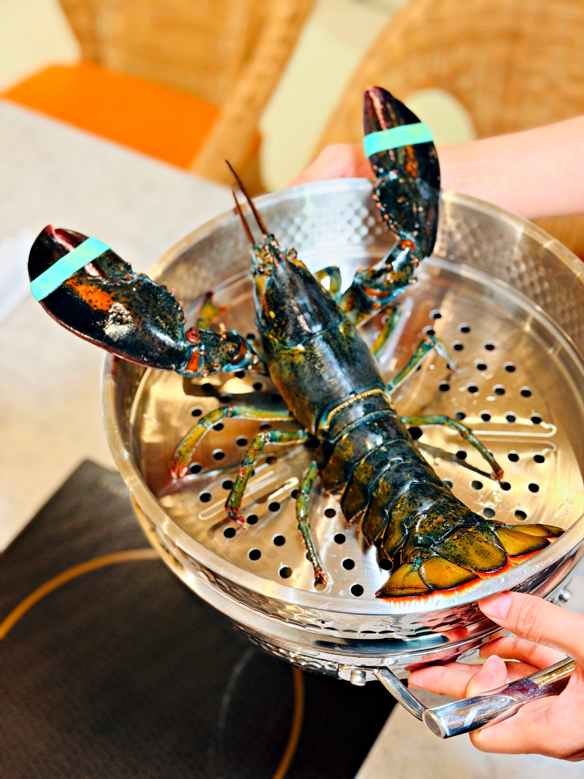 【台南花花世界鍋物 東區總店】活體海鮮 × 蒸海鮮籠 × 紅蟳米糕,台南最有儀式感的火鍋就在這 5 【台南花花世界鍋物 東區總店】活體海鮮 × 蒸海鮮籠 × 紅蟳米糕,台南最有儀式感的火鍋就在這