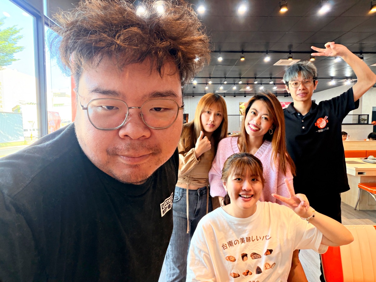 社群小編到底在幹嘛?坐在店裡喝一杯咖啡,我講給你聽|台南社群經營|在地品牌 SEO 1 社群小編到底在幹嘛?坐在店裡喝一杯咖啡,我講給你聽|台南社群經營|在地品牌 SEO