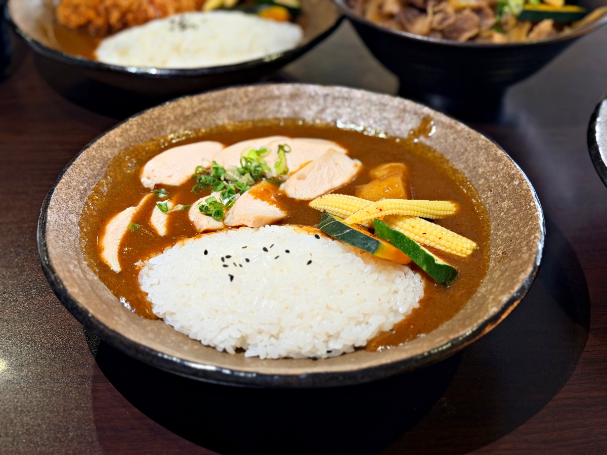 暫停。慢食｜咖哩、丼飯與定食為主的完整美食開箱
