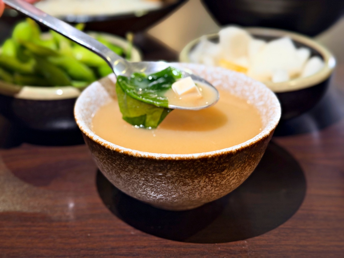 暫停。慢食｜咖哩、丼飯與定食為主的完整美食開箱