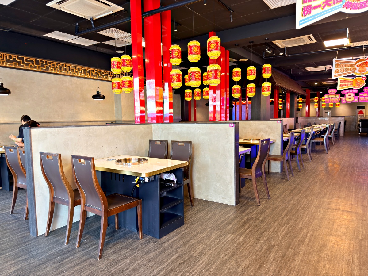 【台南美食】串芊金火鍋串串｜海安路必吃！全新「串串吃到飽」強勢登場：百種串串、手搖飲、精緻甜點無限供應，徹底實現你的串串自由！