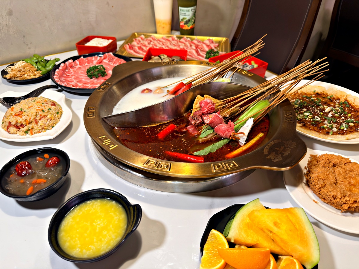 【台南美食】串芊金火鍋串串｜海安路必吃！全新「串串吃到飽」強勢登場：百種串串、手搖飲、精緻甜點無限供應，徹底實現你的串串自由！