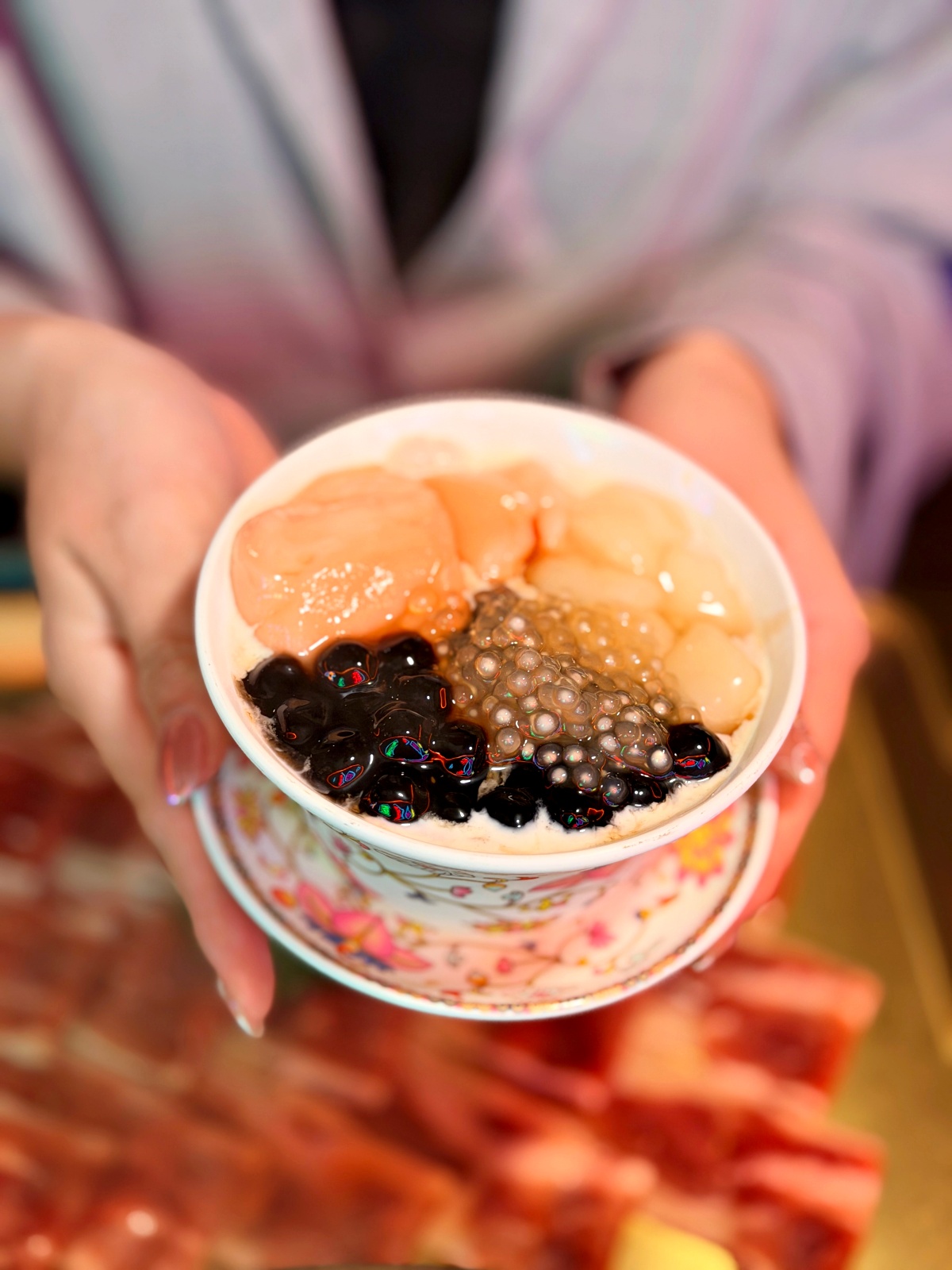 【台南美食】串芊金火鍋串串｜海安路必吃！全新「串串吃到飽」強勢登場：百種串串、手搖飲、精緻甜點無限供應，徹底實現你的串串自由！