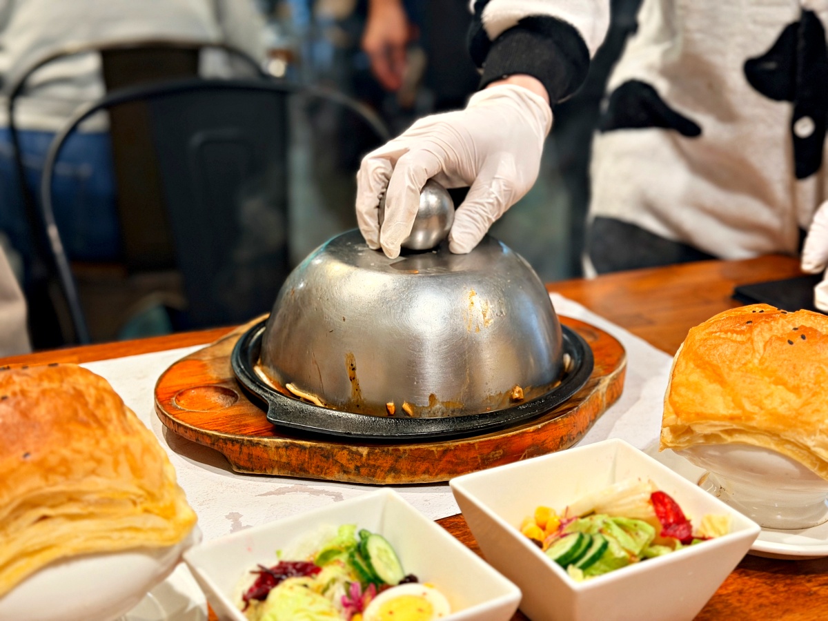 宜蘭排隊美食之冠！來來牛排深度評測：讓香菜控尖叫的「綠色奇蹟」與最強酥皮濃湯