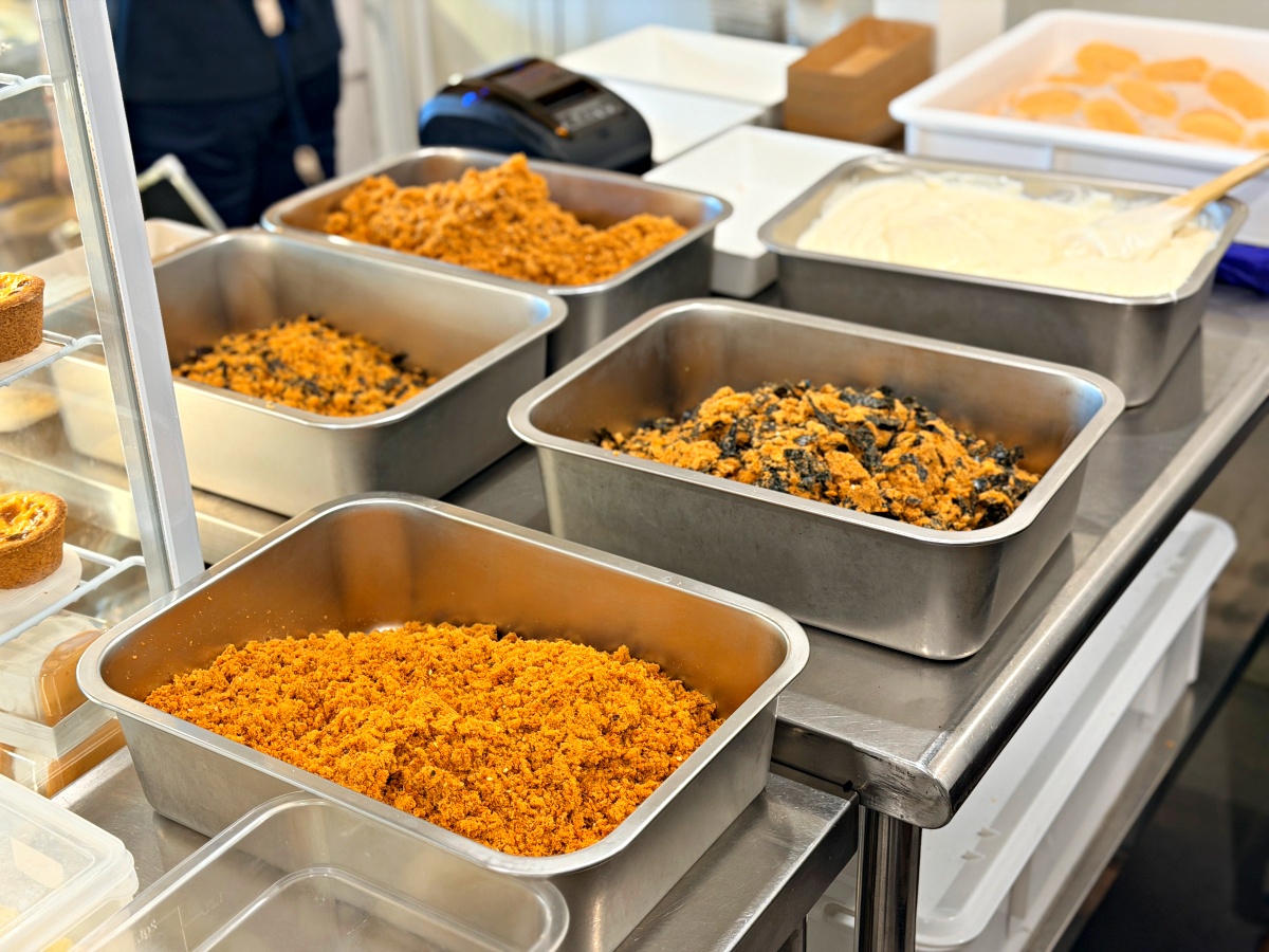 高雄美食必吃｜小豬貝貝肉鬆小貝測評：藏在爆漿特製奶醬裡的鹹甜誘惑，這四款口味絕對不踩雷！