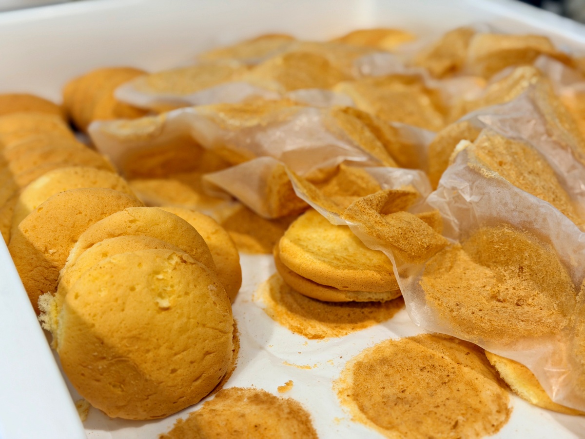 高雄美食必吃｜小豬貝貝肉鬆小貝測評：藏在爆漿特製奶醬裡的鹹甜誘惑，這四款口味絕對不踩雷！