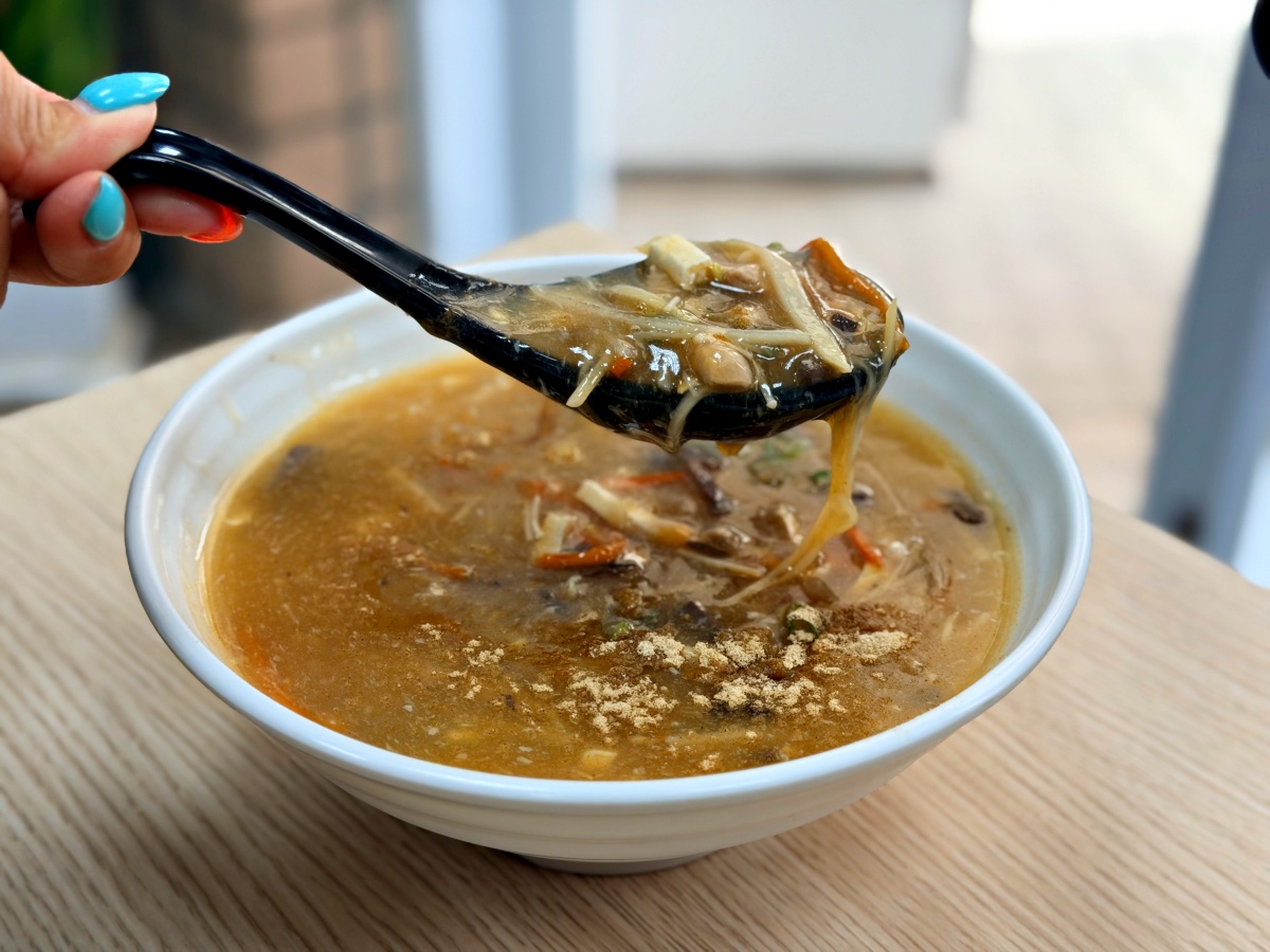 台南永康在地人激推！【拾麵拾光】隱身國華街巷弄的極簡美學，肉燥與麵食的極致靈魂