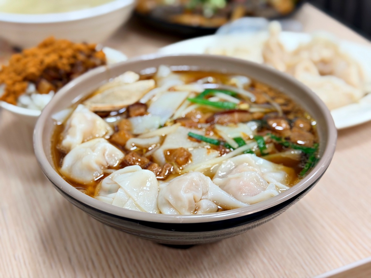 台南永康在地人激推！【拾麵拾光】隱身國華街巷弄的極簡美學，肉燥與麵食的極致靈魂