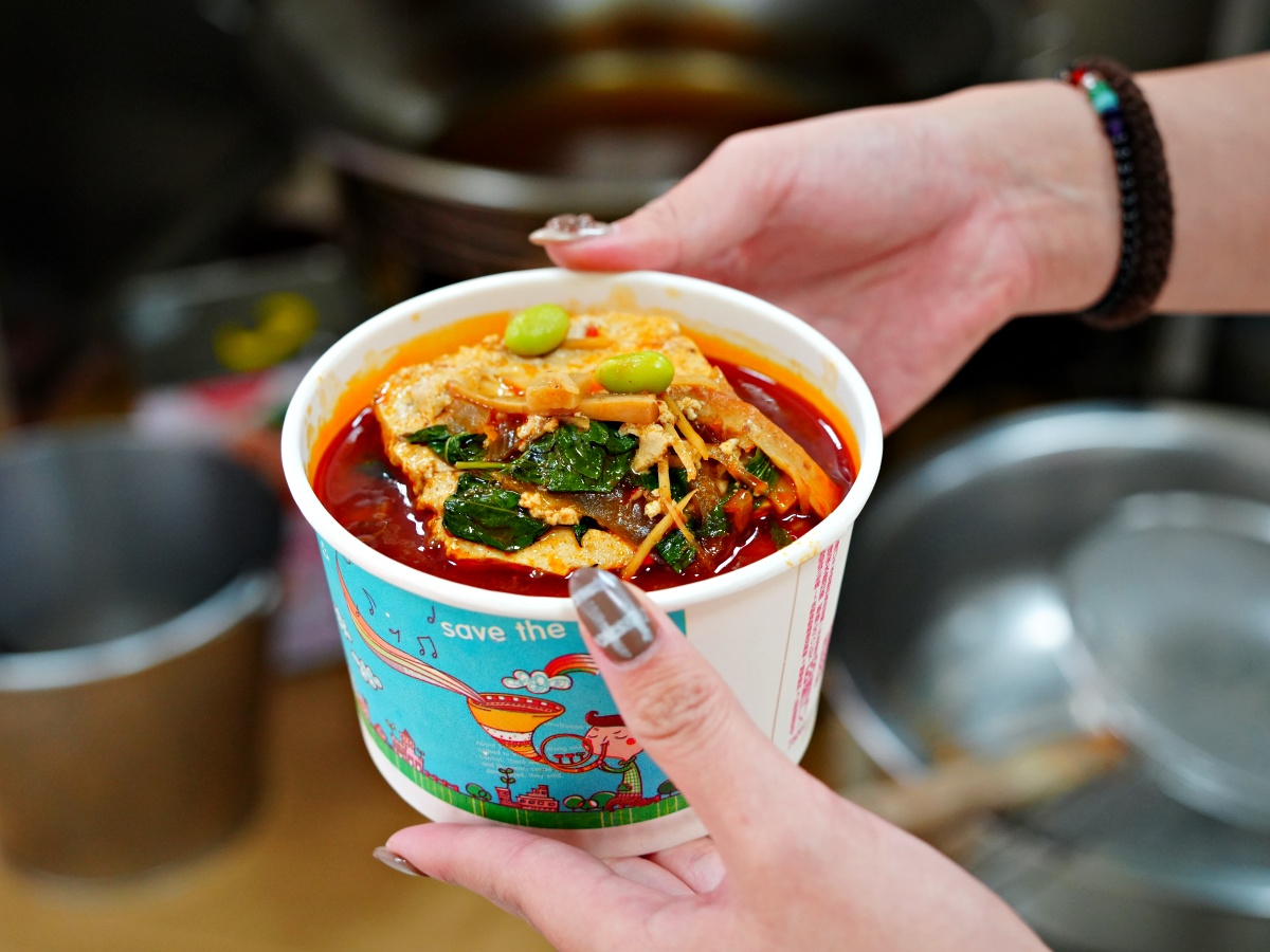【台南永康】一派胡塩酵素臭豆腐：路過千萬別錯過！全台獨門「豆腸」與「極致酥脆」的深度味蕾開箱