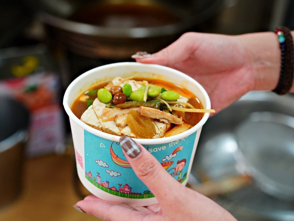 【台南永康】一派胡塩酵素臭豆腐：路過千萬別錯過！全台獨門「豆腸」與「極致酥脆」的深度味蕾開箱
