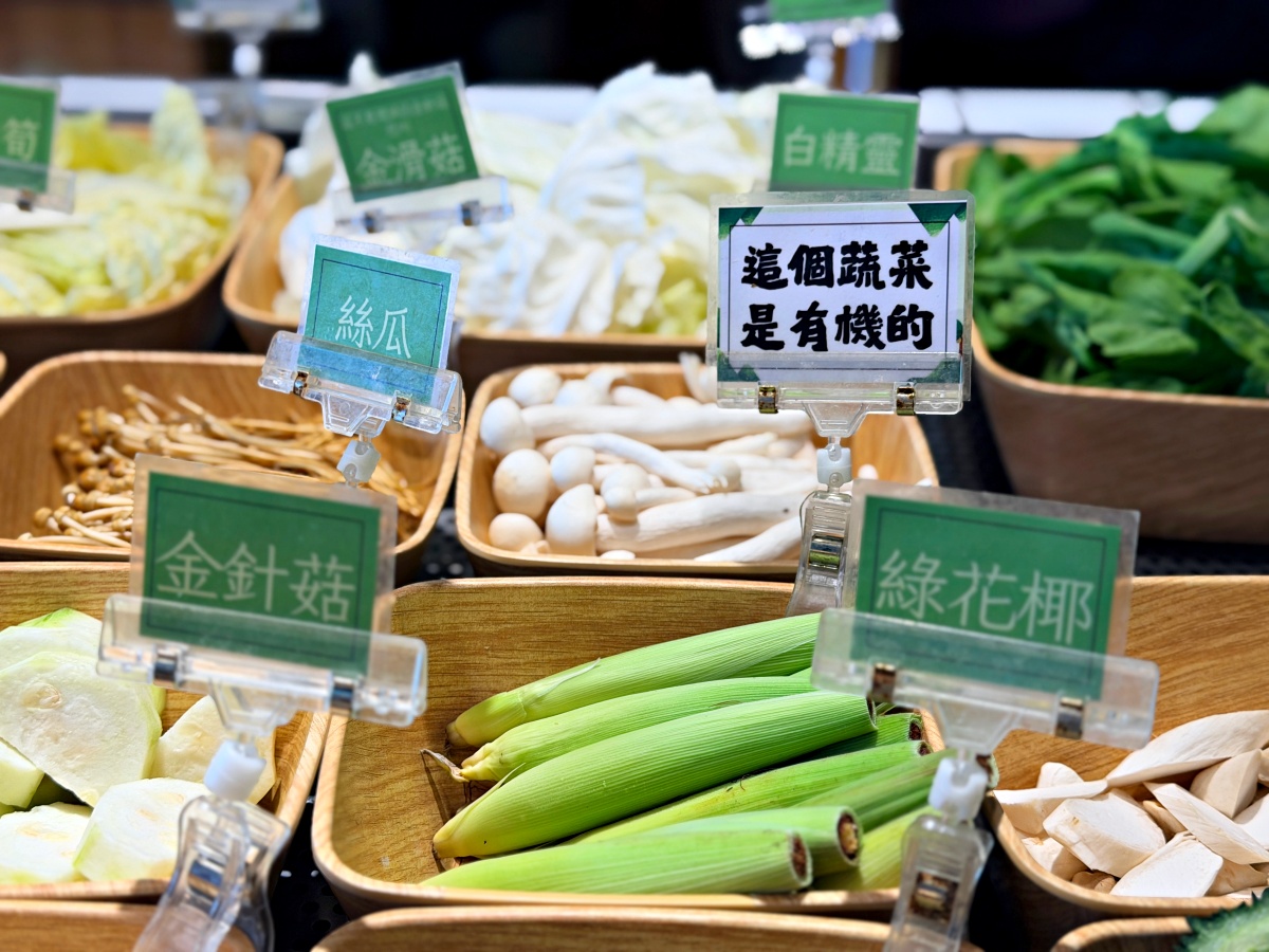 嘉義深度食記｜蔬盈市場火鍋：50+種有機鮮蔬與東石海鮮的極致交響，這場「海陸大戰」我選全贏！