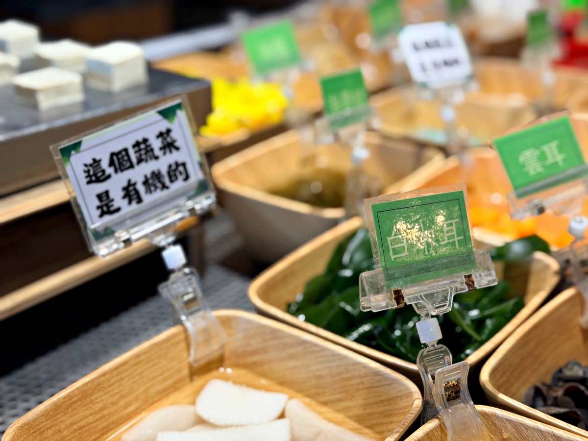嘉義深度食記｜蔬盈市場火鍋：50+種有機鮮蔬與東石海鮮的極致交響，這場「海陸大戰」我選全贏！