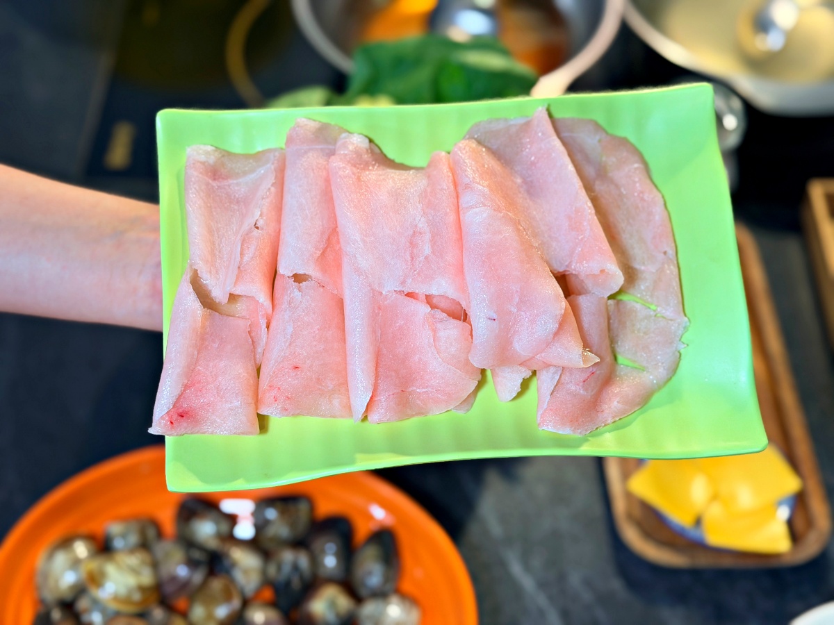 嘉義深度食記｜蔬盈市場火鍋：50+種有機鮮蔬與東石海鮮的極致交響，這場「海陸大戰」我選全贏！