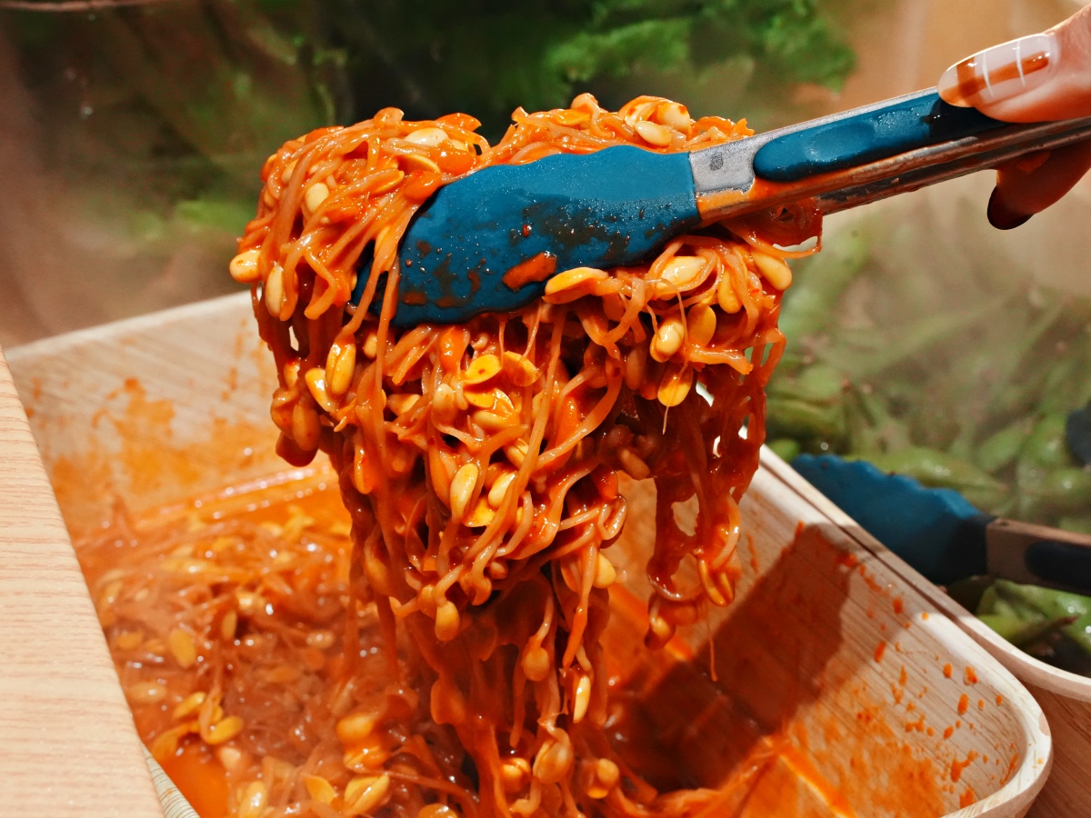 【台南美食】佳里區 $99元蔬菜吧吃到飽！燒甲五春平價銅盤燒肉：$69 元肉盤買 5 送 1 究極攻略，去殼裸奔白蝦、海鮮自由與蔬菜小菜吃到飽深度評測