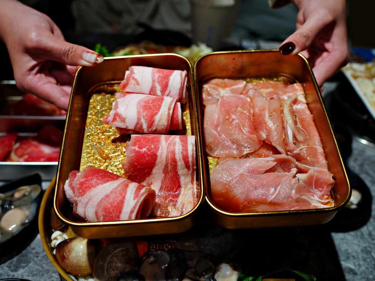 【台南美食】佳里區 $99元蔬菜吧吃到飽！燒甲五春平價銅盤燒肉：$69 元肉盤買 5 送 1 究極攻略，去殼裸奔白蝦、海鮮自由與蔬菜小菜吃到飽深度評測