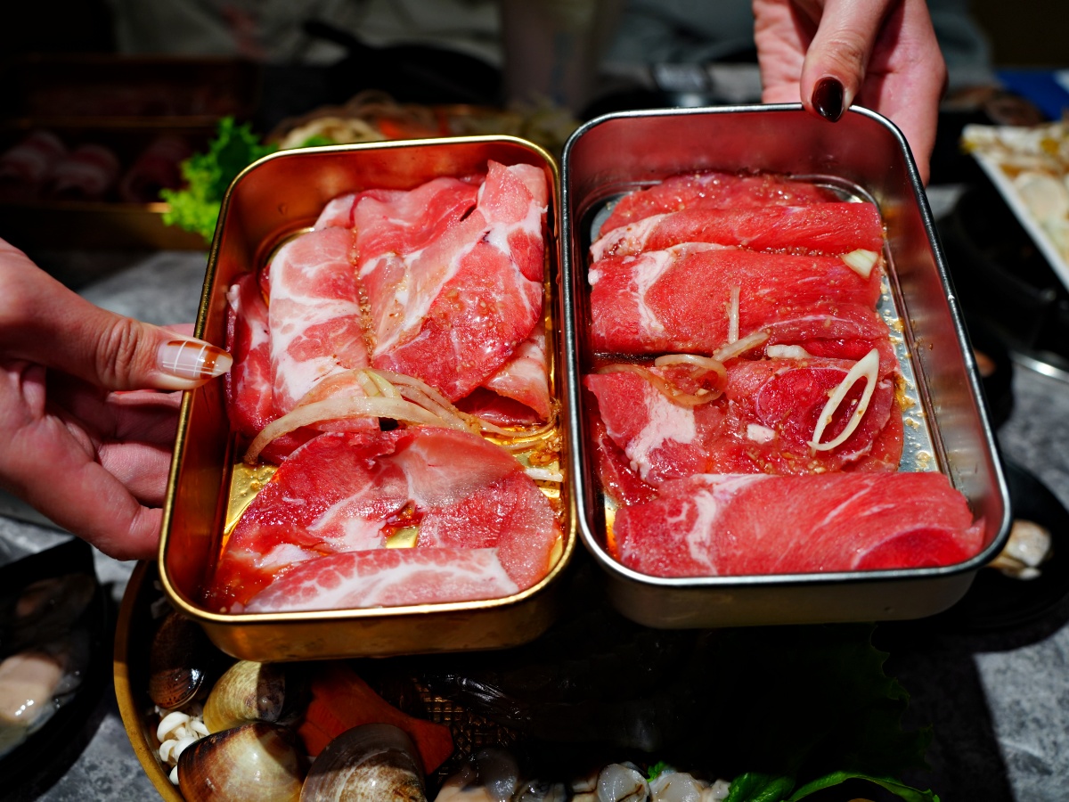 【台南美食】佳里區 $99元蔬菜吧吃到飽！燒甲五春平價銅盤燒肉：$69 元肉盤買 5 送 1 究極攻略，去殼裸奔白蝦、海鮮自由與蔬菜小菜吃到飽深度評測