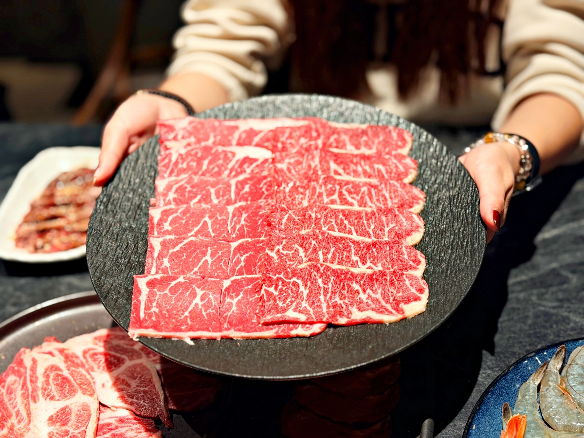 岡山美食新標竿：延香炭食——當飯店級奢華自助吧遇上頂級炭火燒肉