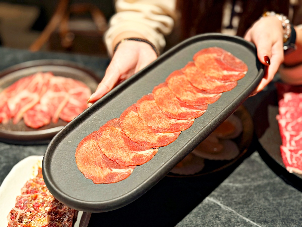 岡山美食新標竿：延香炭食——當飯店級奢華自助吧遇上頂級炭火燒肉