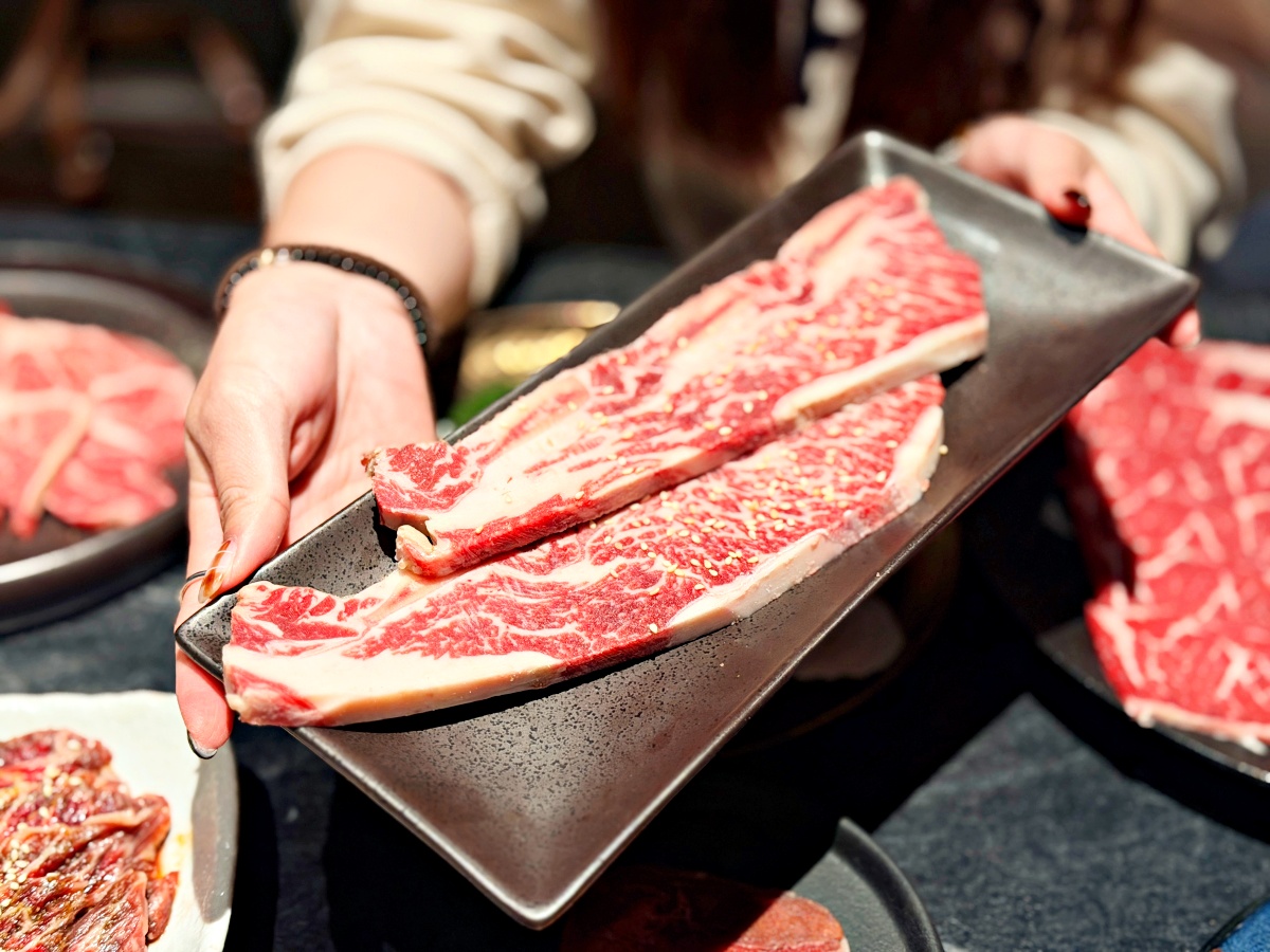 岡山美食新標竿：延香炭食——當飯店級奢華自助吧遇上頂級炭火燒肉