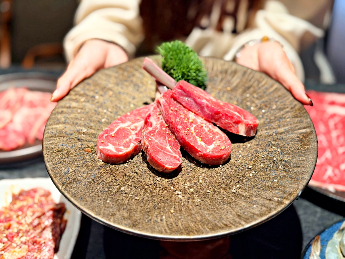 岡山美食新標竿：延香炭食——當飯店級奢華自助吧遇上頂級炭火燒肉