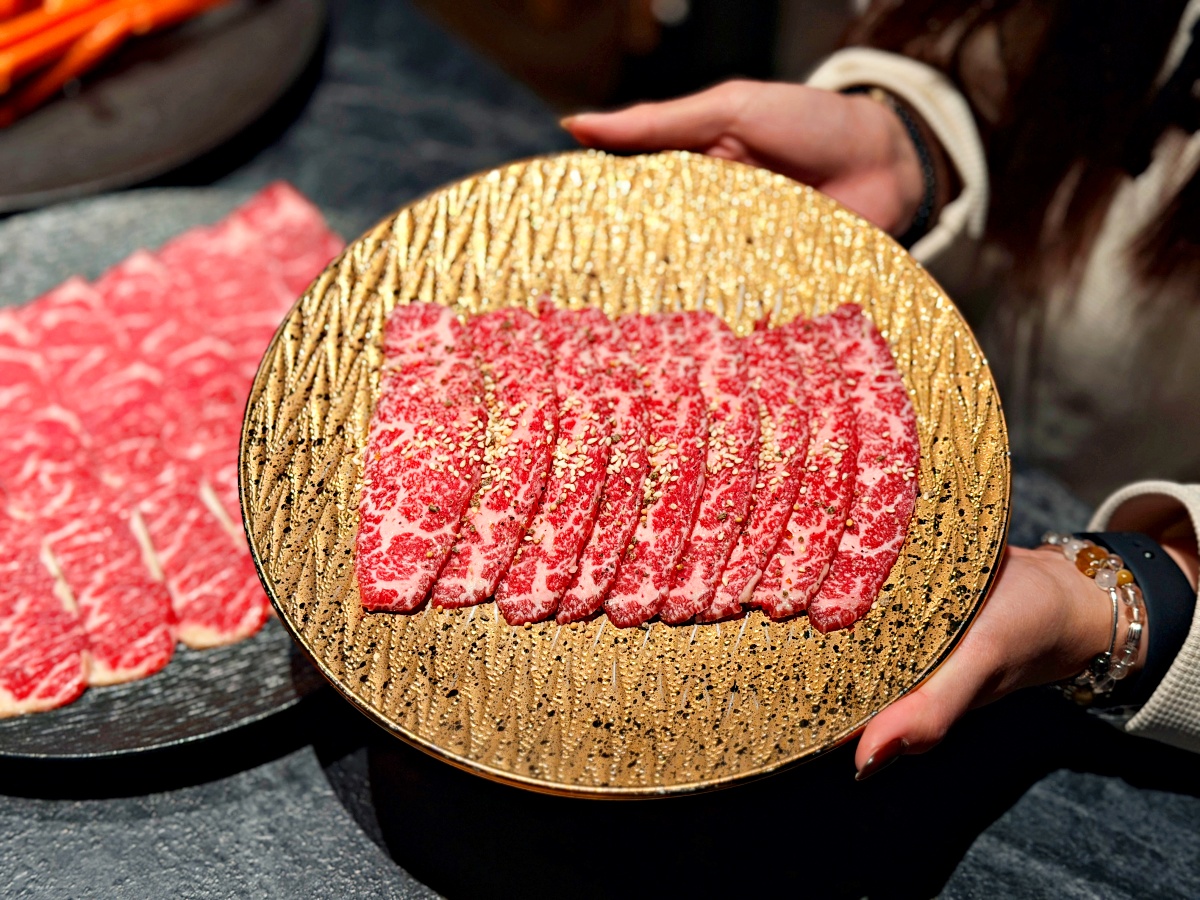 岡山美食新標竿：延香炭食——當飯店級奢華自助吧遇上頂級炭火燒肉