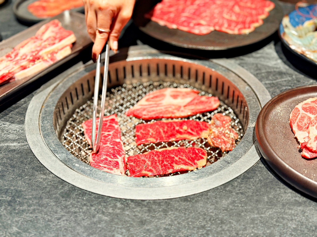 岡山美食新標竿：延香炭食——當飯店級奢華自助吧遇上頂級炭火燒肉