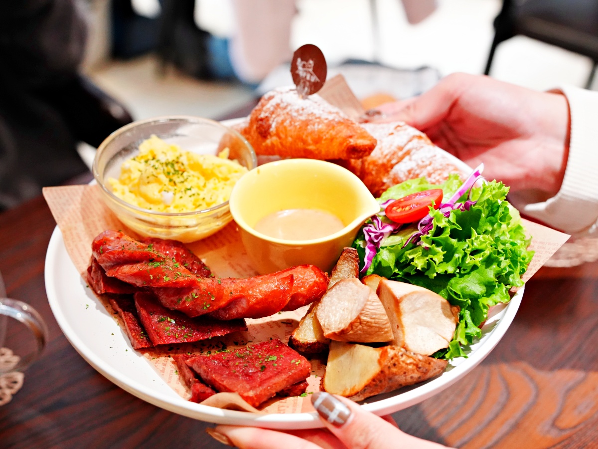 台南最萌「短腿監考官」陪吃!都在漫食間:被曼赤肯包圍的療癒時光,不只是早午餐更是貓奴避風港 8 台南最萌「短腿監考官」陪吃!都在漫食間:被曼赤肯包圍的療癒時光,不只是早午餐更是貓奴避風港