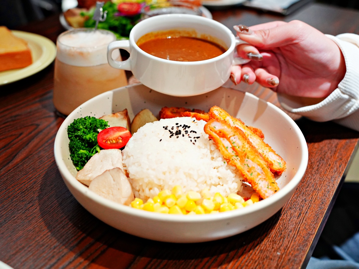 台南最萌「短腿監考官」陪吃!都在漫食間:被曼赤肯包圍的療癒時光,不只是早午餐更是貓奴避風港 6 台南最萌「短腿監考官」陪吃!都在漫食間:被曼赤肯包圍的療癒時光,不只是早午餐更是貓奴避風港