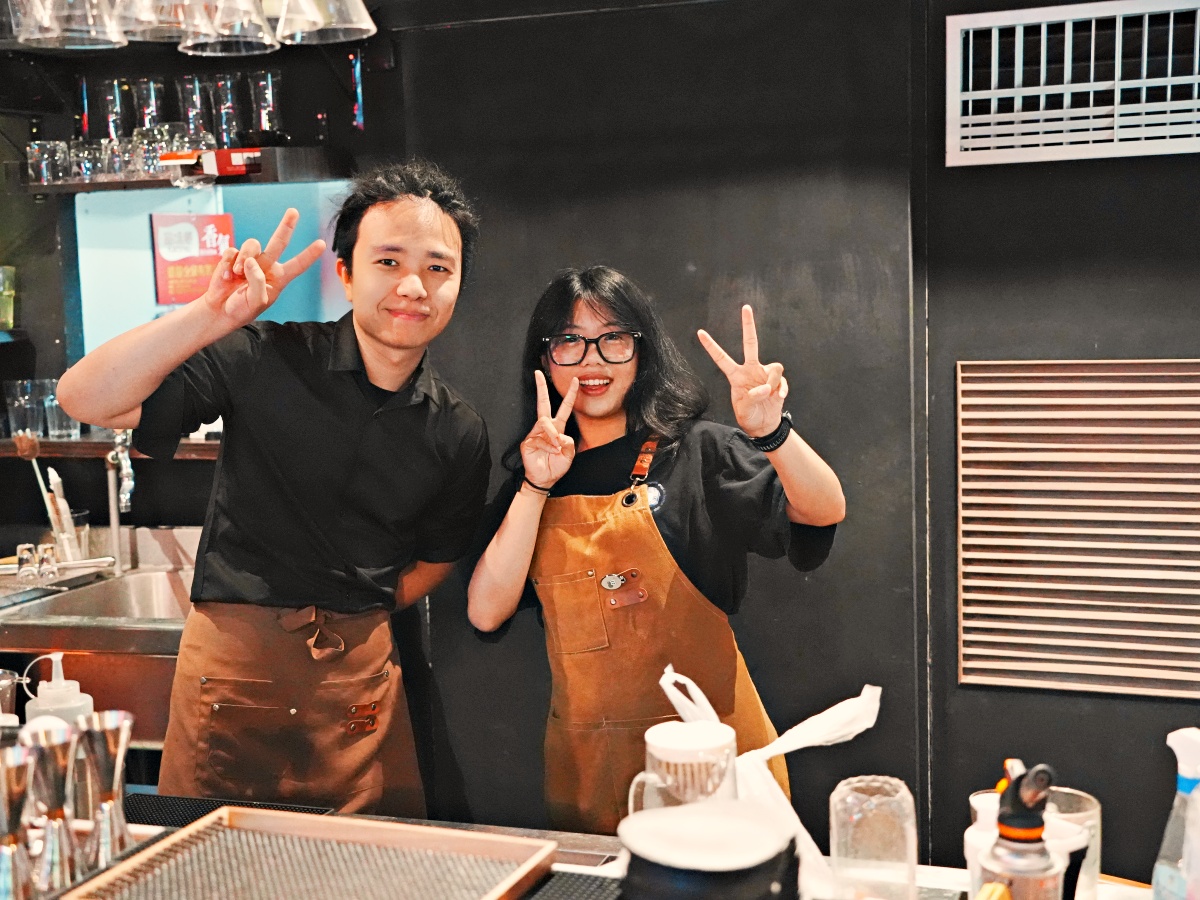 【台南東區宵夜場】誤入林森路的靈魂收容所！南方酒館：熱炒猛到翻、駐唱超專業，平價享受最高規格音樂饗宴