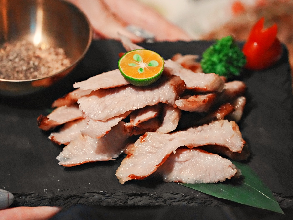 【台南東區宵夜場】誤入林森路的靈魂收容所！南方酒館：熱炒猛到翻、駐唱超專業，平價享受最高規格音樂饗宴