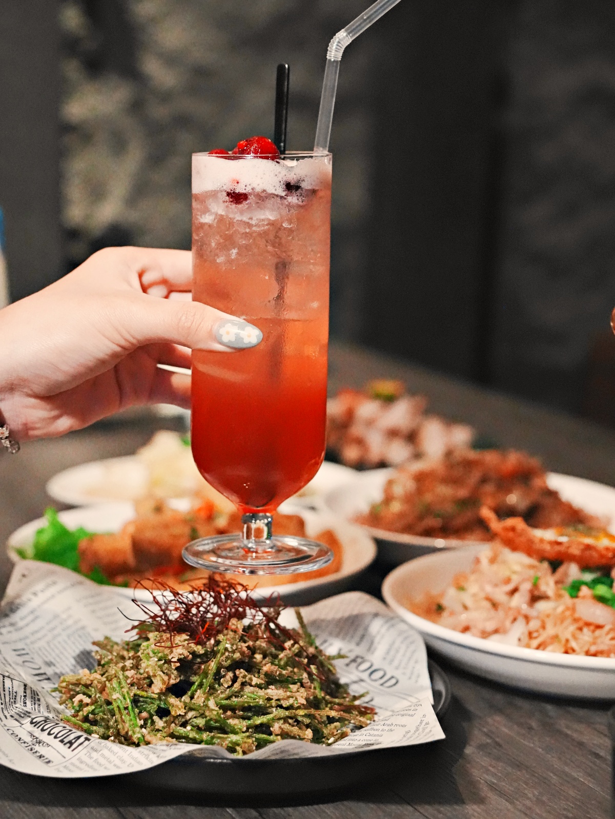 【台南東區宵夜場】誤入林森路的靈魂收容所！南方酒館：熱炒猛到翻、駐唱超專業，平價享受最高規格音樂饗宴